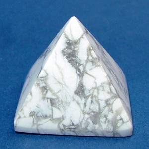 Pyramid howlite